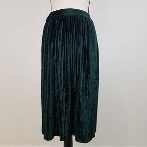 Zara Basic Collection Pleated Emerald Skirt Size S